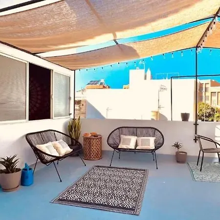 Comfy Design Isleta Near The 公寓